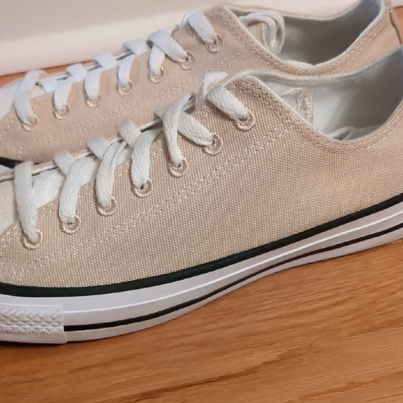 Converse Shoes - Picture 5 of 8